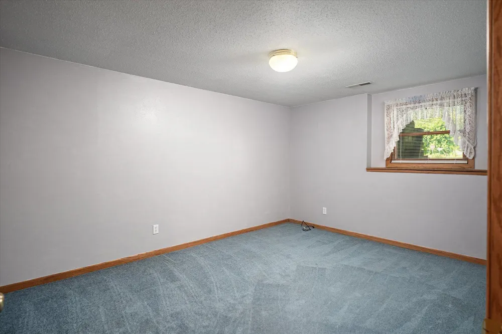 310 Haralson Lane La Crescent, MN 55947