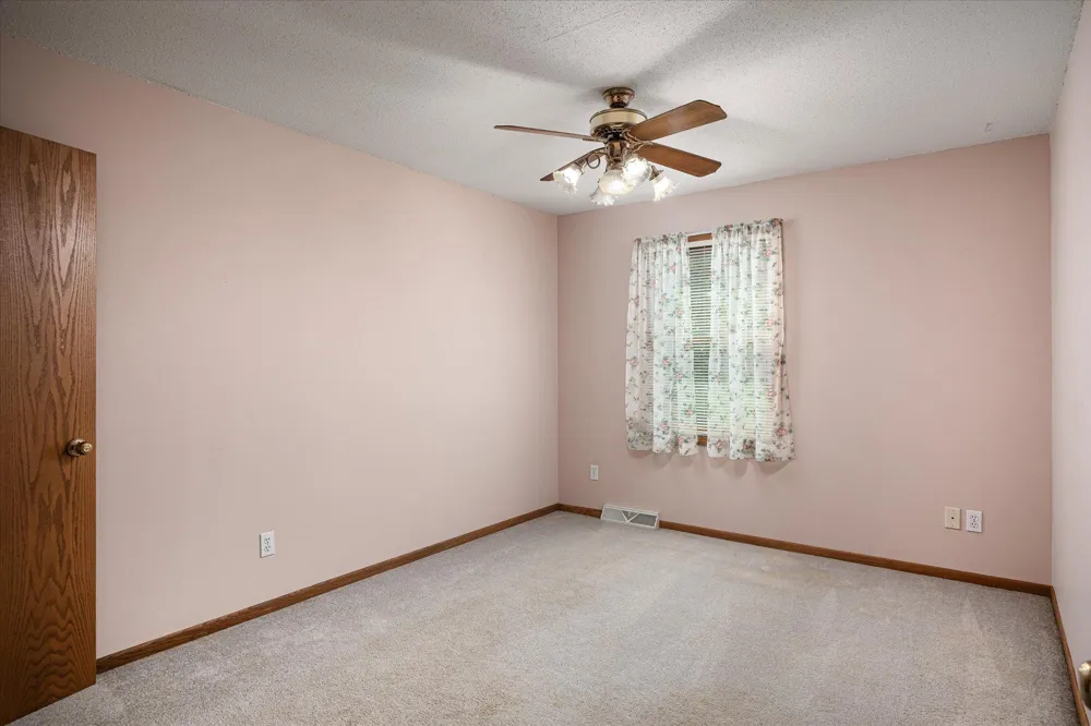 310 Haralson Lane La Crescent, MN 55947