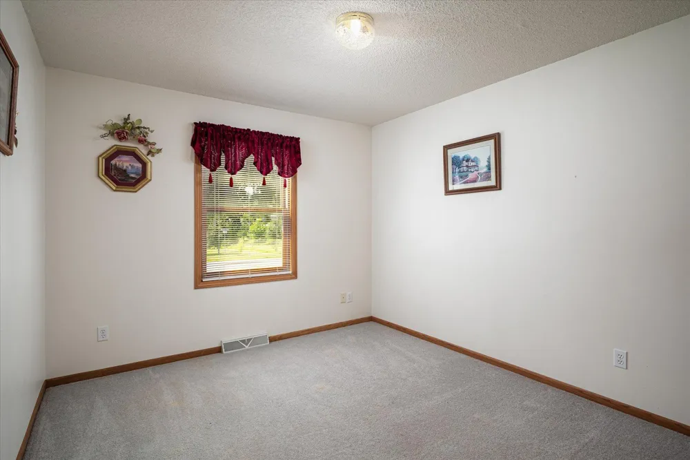 310 Haralson Lane La Crescent, MN 55947