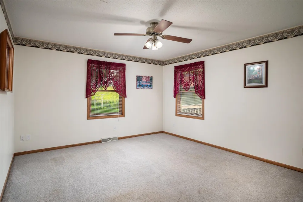 310 Haralson Lane La Crescent, MN 55947
