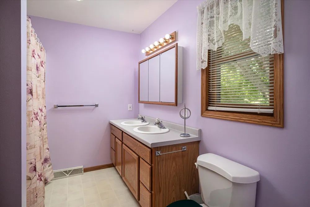 310 Haralson Lane La Crescent, MN 55947
