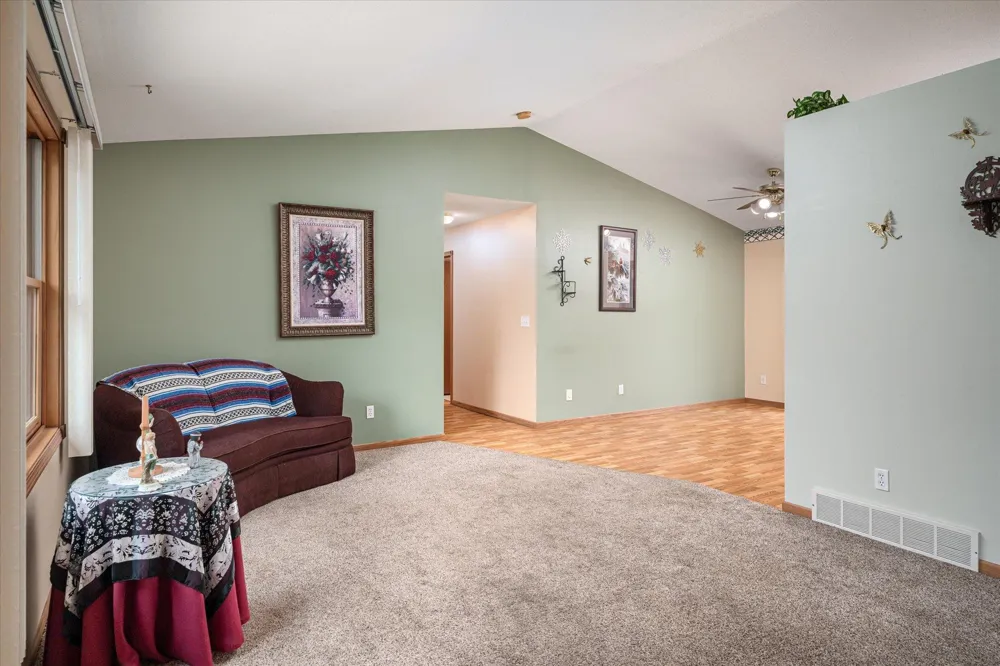 310 Haralson Lane La Crescent, MN 55947