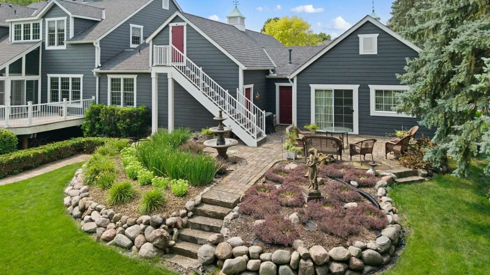 1001 Windcrest Drive SE New Prague, MN 56071