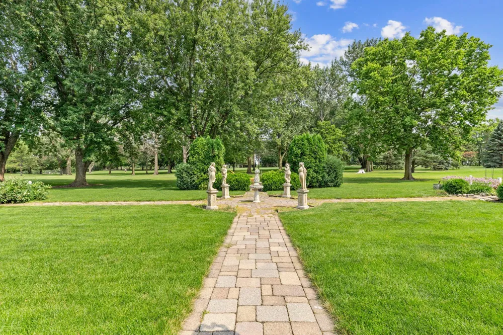 1001 Windcrest Drive SE New Prague, MN 56071