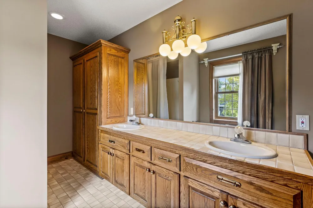 1001 Windcrest Drive SE New Prague, MN 56071