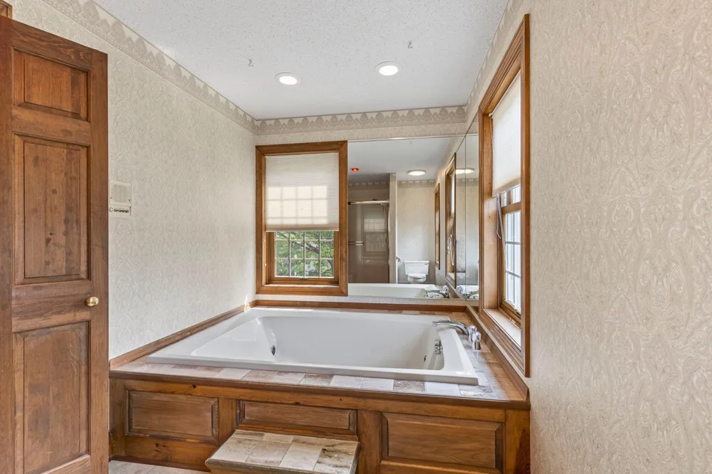 1001 Windcrest Drive SE New Prague, MN 56071