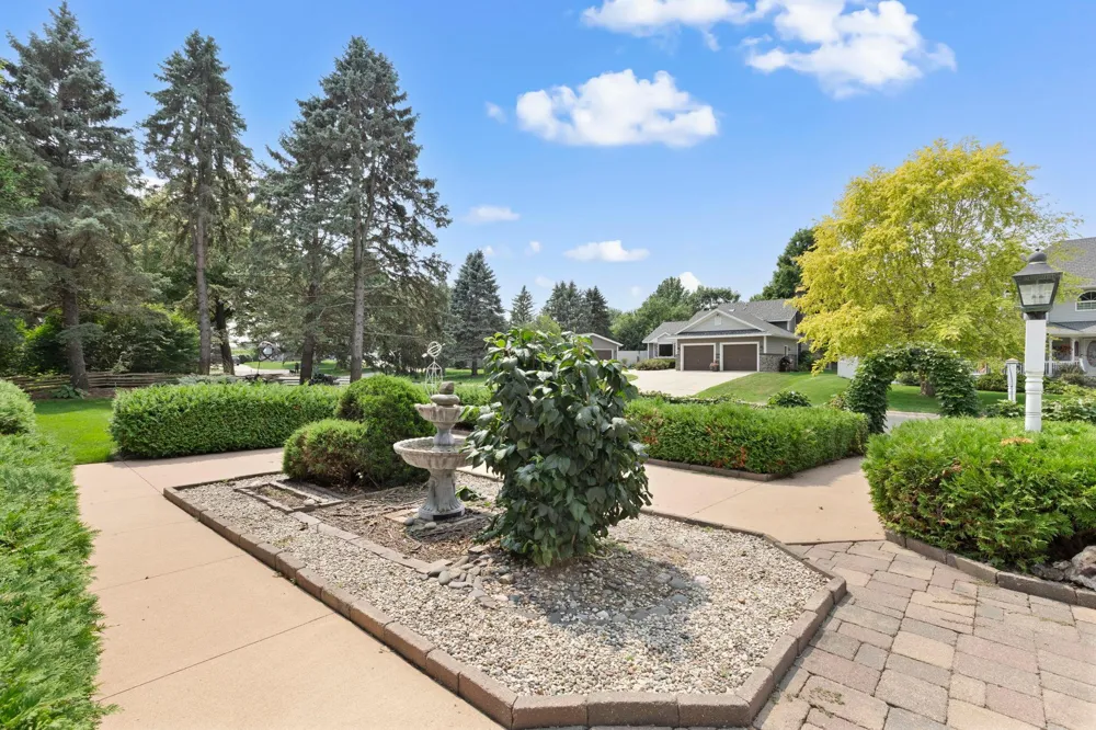 1001 Windcrest Drive SE New Prague, MN 56071