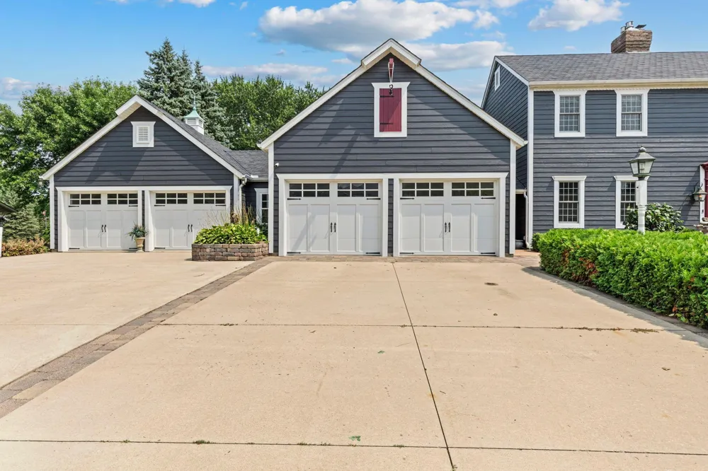 1001 Windcrest Drive SE New Prague, MN 56071