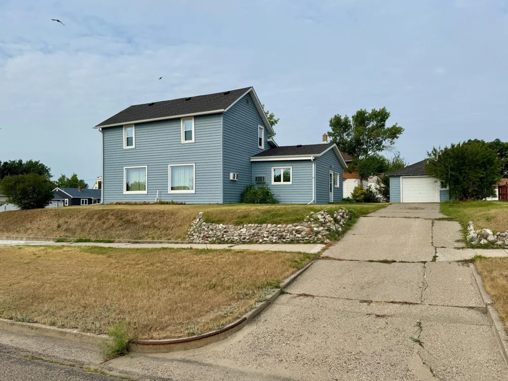 308 6th Street NW Valley City, ND 58072
