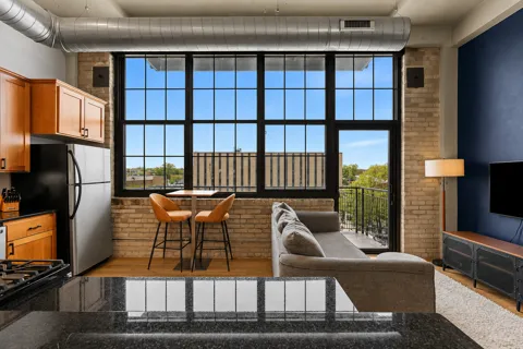1901 E Hennepin Avenue #306