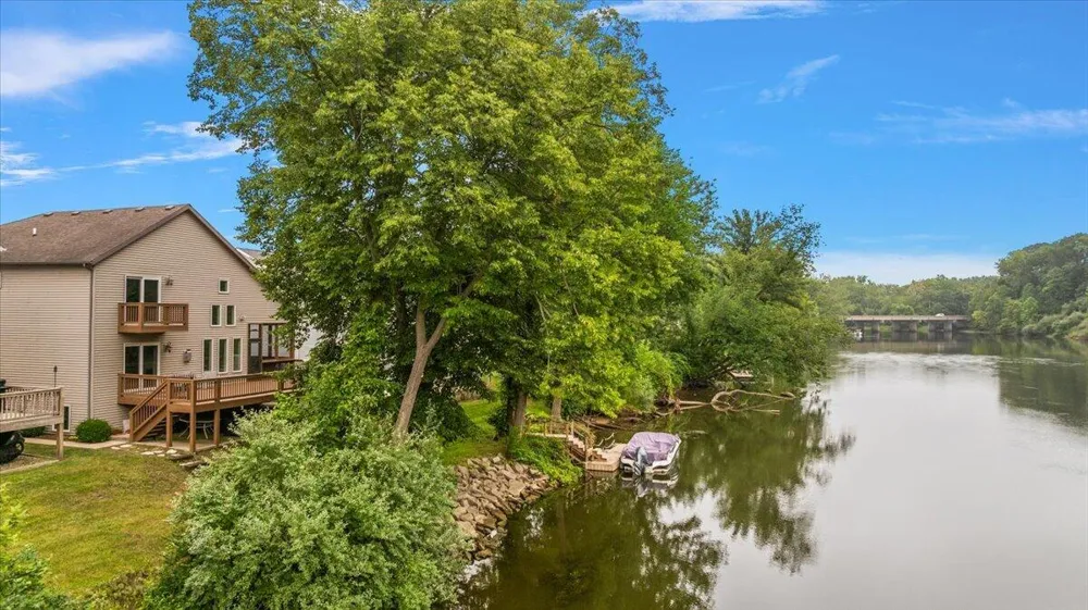 626 Swan River Drive Benton Harbor, MI 49022