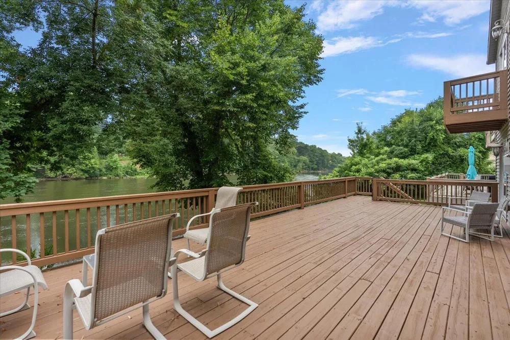 626 Swan River Drive Benton Harbor, MI 49022