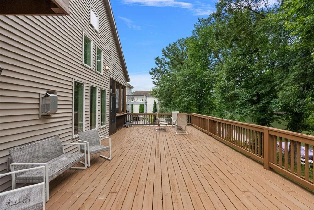 626 Swan River Drive Benton Harbor, MI 49022
