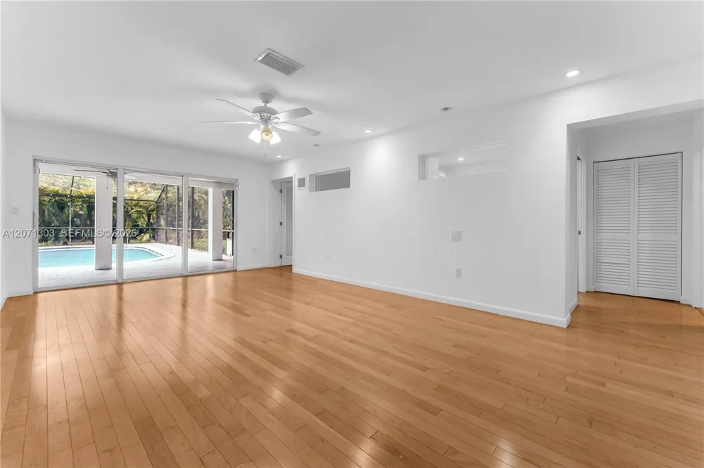 11890 SW 72nd Pl Pinecrest, FL 33156
