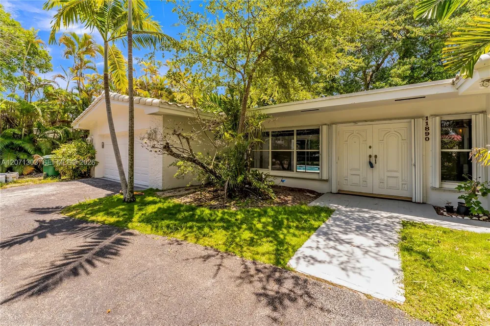 11890 SW 72nd Pl Pinecrest, FL 33156