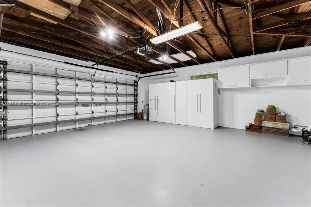 11890 SW 72nd Pl Pinecrest, FL 33156