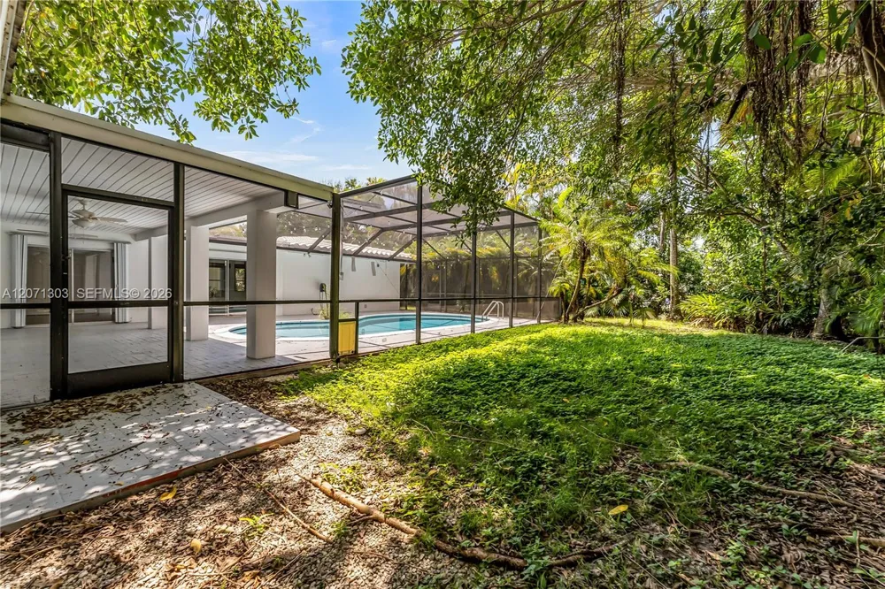 11890 SW 72nd Pl Pinecrest, FL 33156
