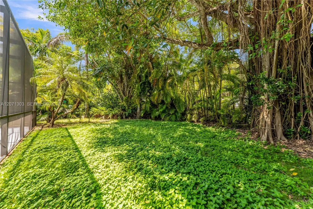 11890 SW 72nd Pl Pinecrest, FL 33156
