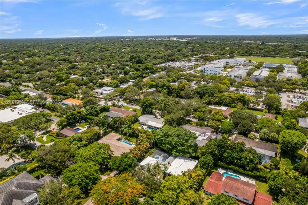 11890 SW 72nd Pl Pinecrest, FL 33156
