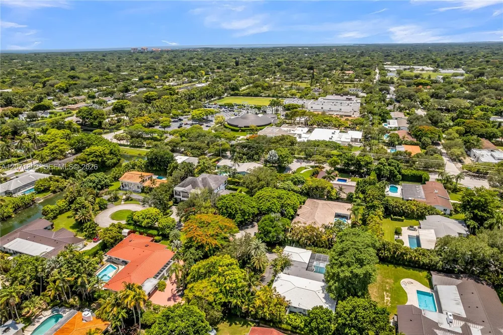 11890 SW 72nd Pl Pinecrest, FL 33156