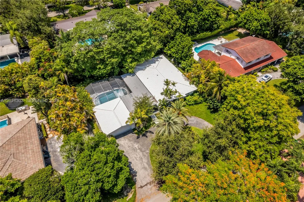 11890 SW 72nd Pl Pinecrest, FL 33156
