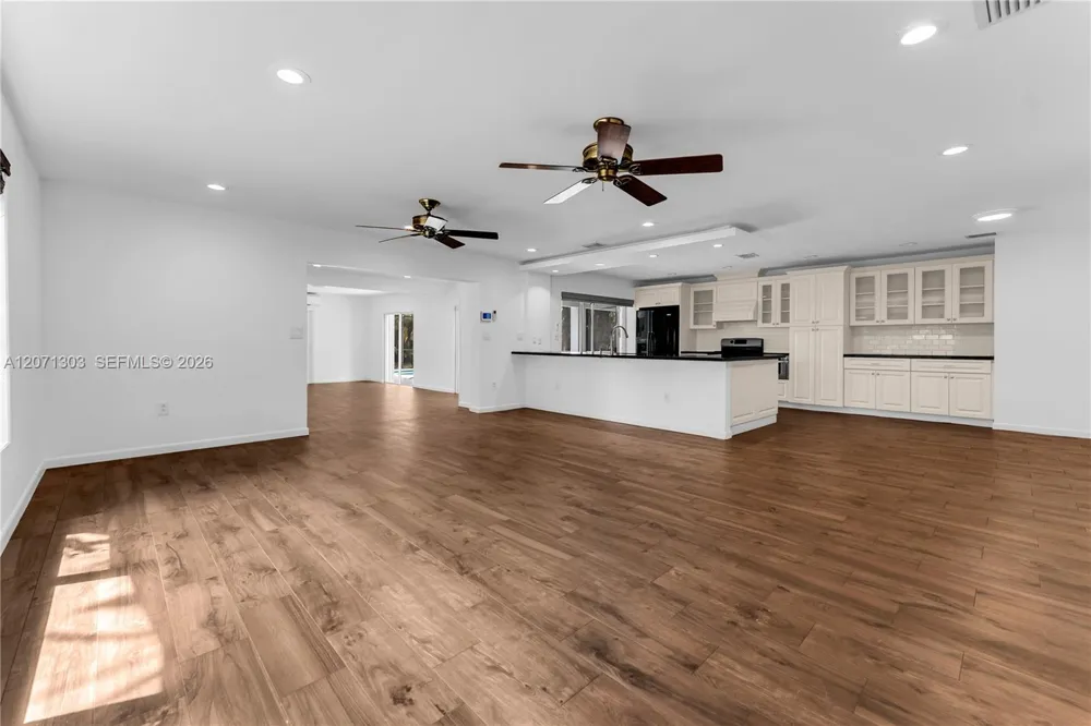 11890 SW 72nd Pl Pinecrest, FL 33156