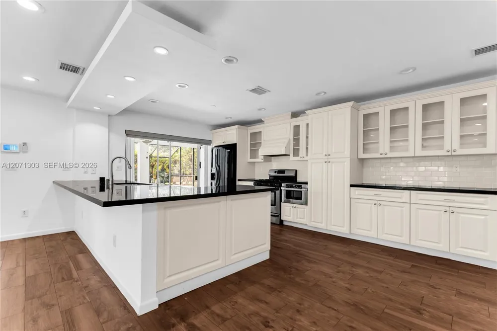 11890 SW 72nd Pl Pinecrest, FL 33156