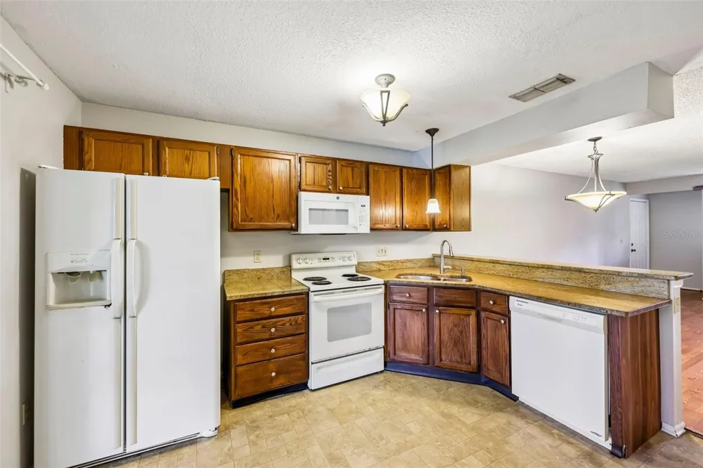 124 RESERVE CIRCLE #100 Oviedo, FL 32765