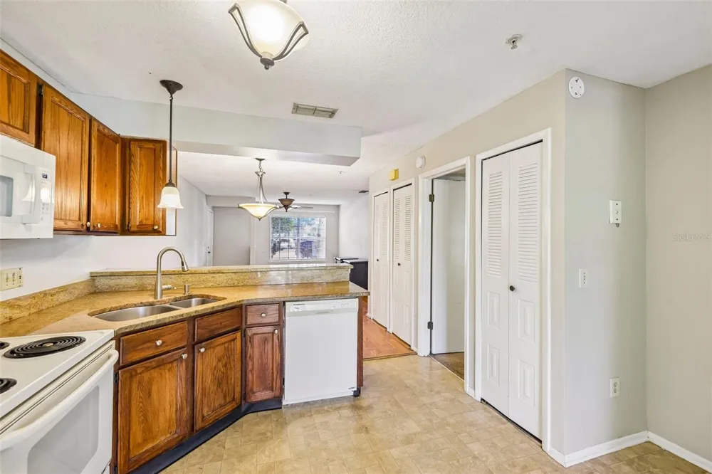 124 RESERVE CIRCLE #100 Oviedo, FL 32765