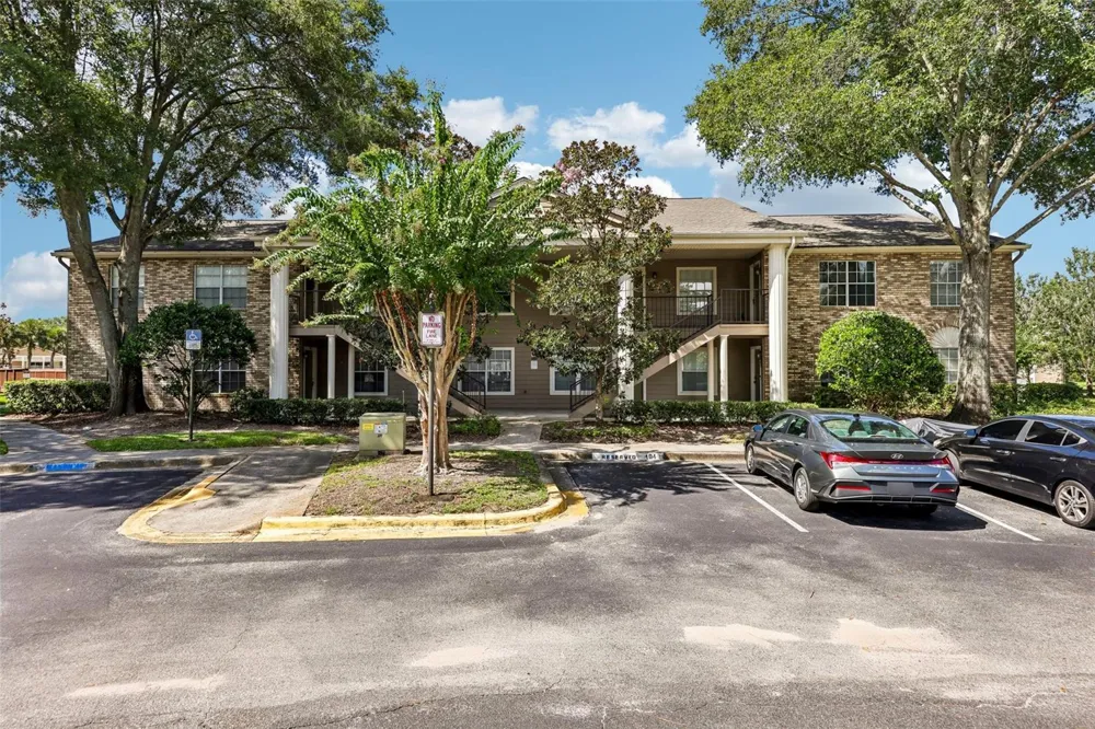 124 RESERVE CIRCLE #100 Oviedo, FL 32765
