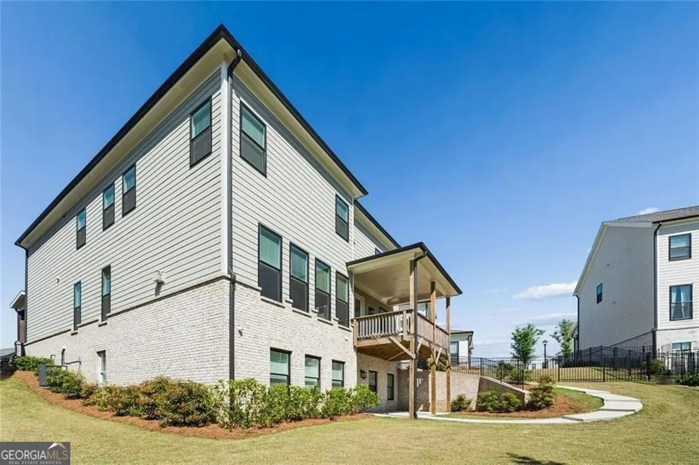 4566 Molder DR Buford, GA 30518