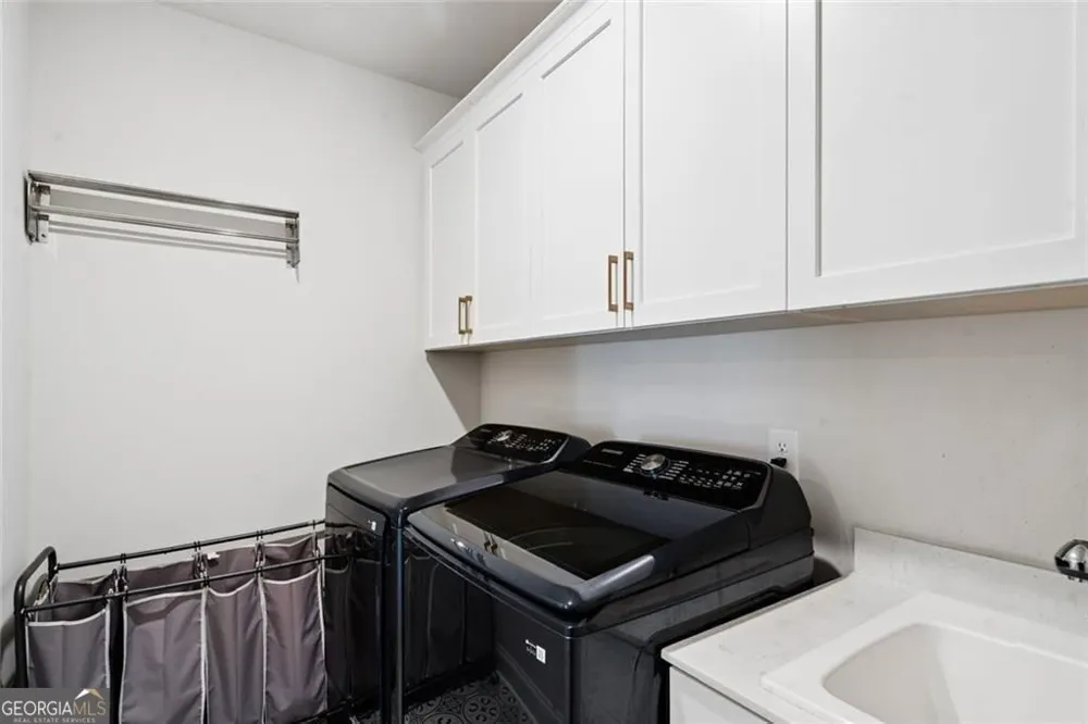 4566 Molder DR Buford, GA 30518