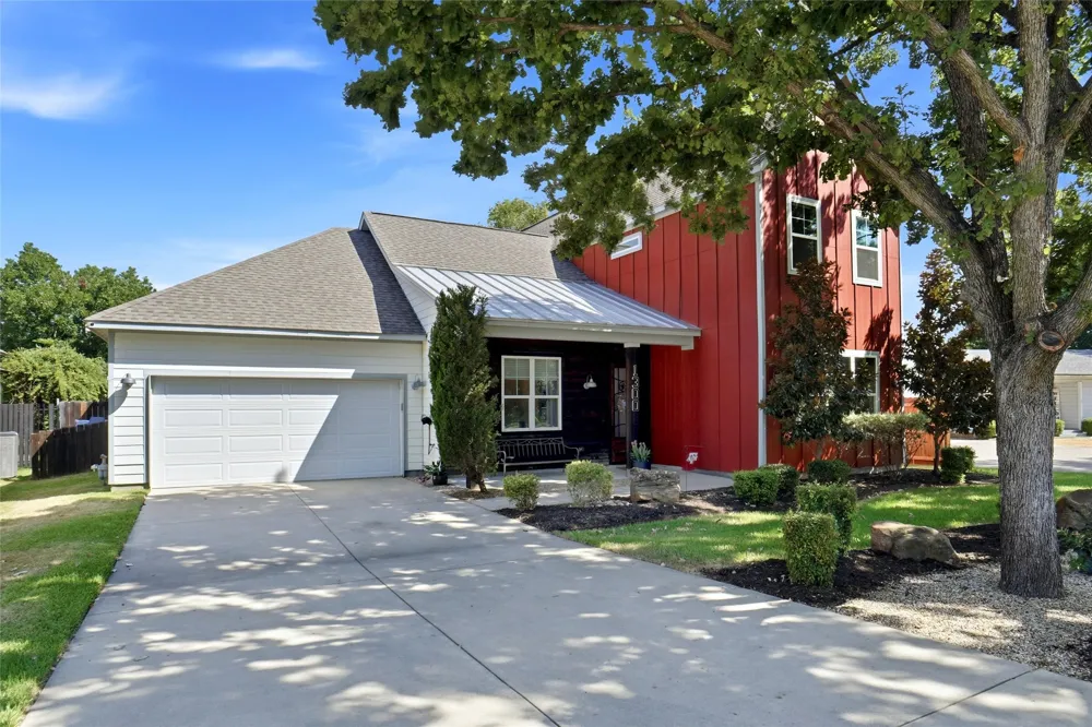 1300 Worthington Street Grapevine, TX 76051