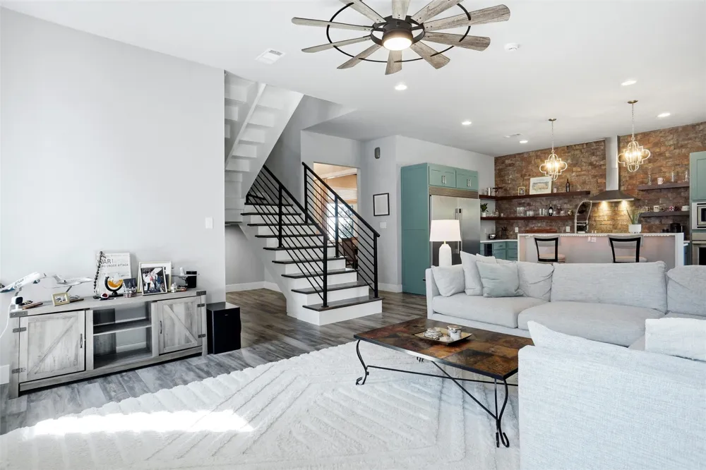 1300 Worthington Street Grapevine, TX 76051