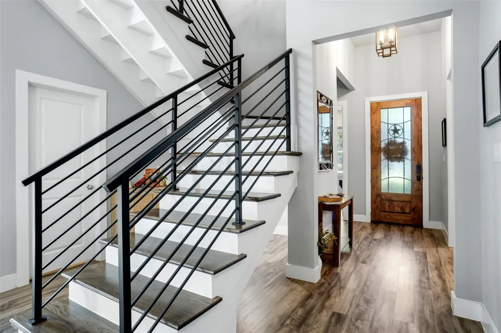 1300 Worthington Street Grapevine, TX 76051