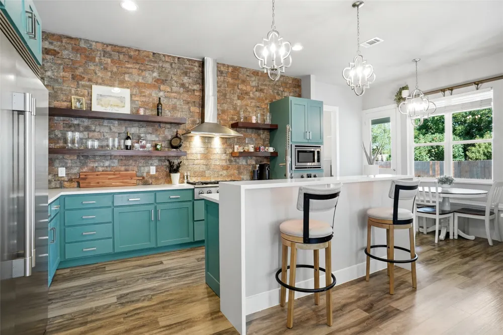 1300 Worthington Street Grapevine, TX 76051