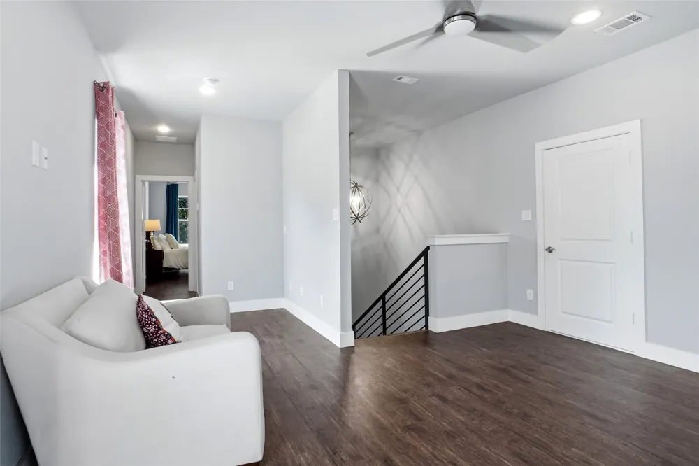 1300 Worthington Street Grapevine, TX 76051