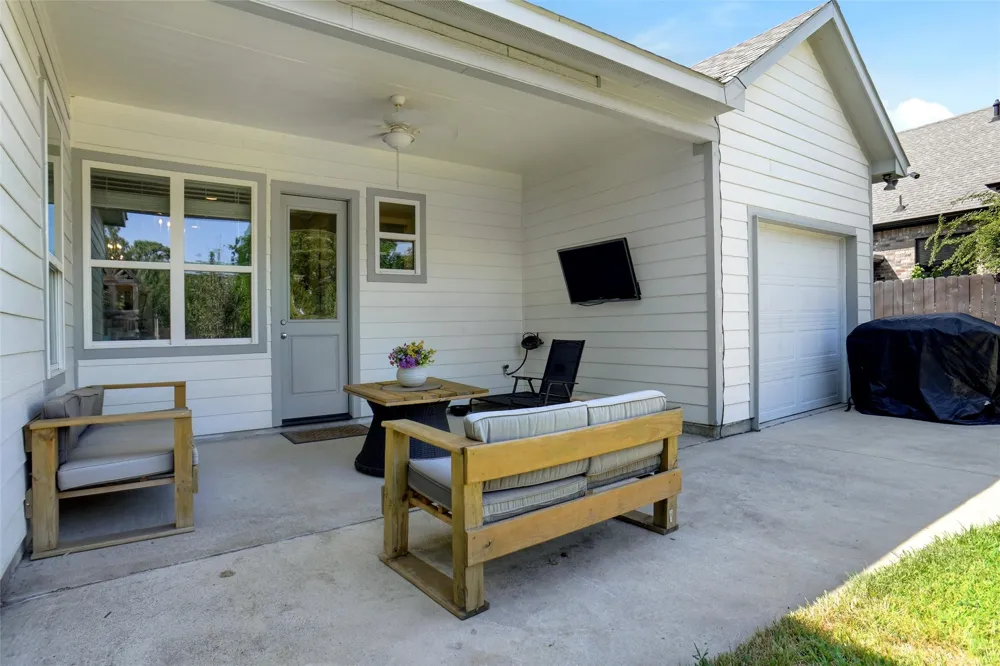 1300 Worthington Street Grapevine, TX 76051