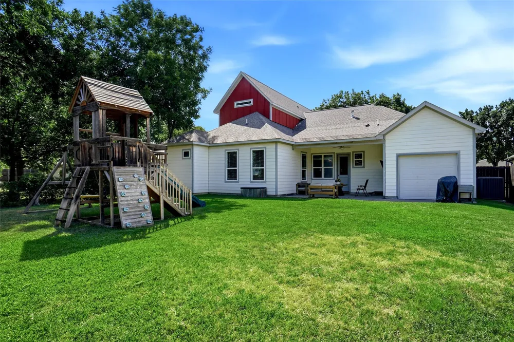 1300 Worthington Street Grapevine, TX 76051