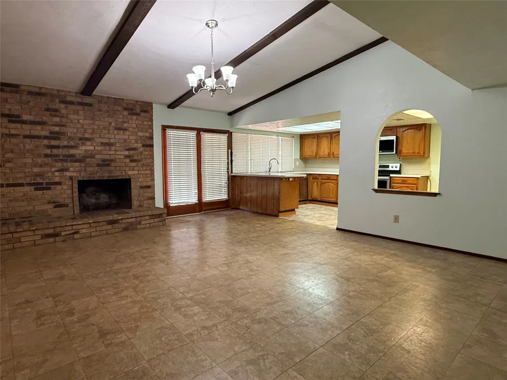 2114 Burrows Trail Grand Prairie, TX 75052