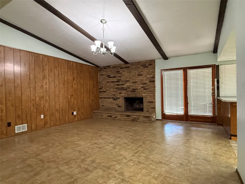 2114 Burrows Trail Grand Prairie, TX 75052