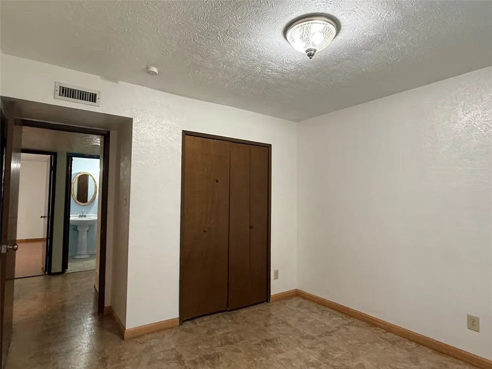 2114 Burrows Trail Grand Prairie, TX 75052