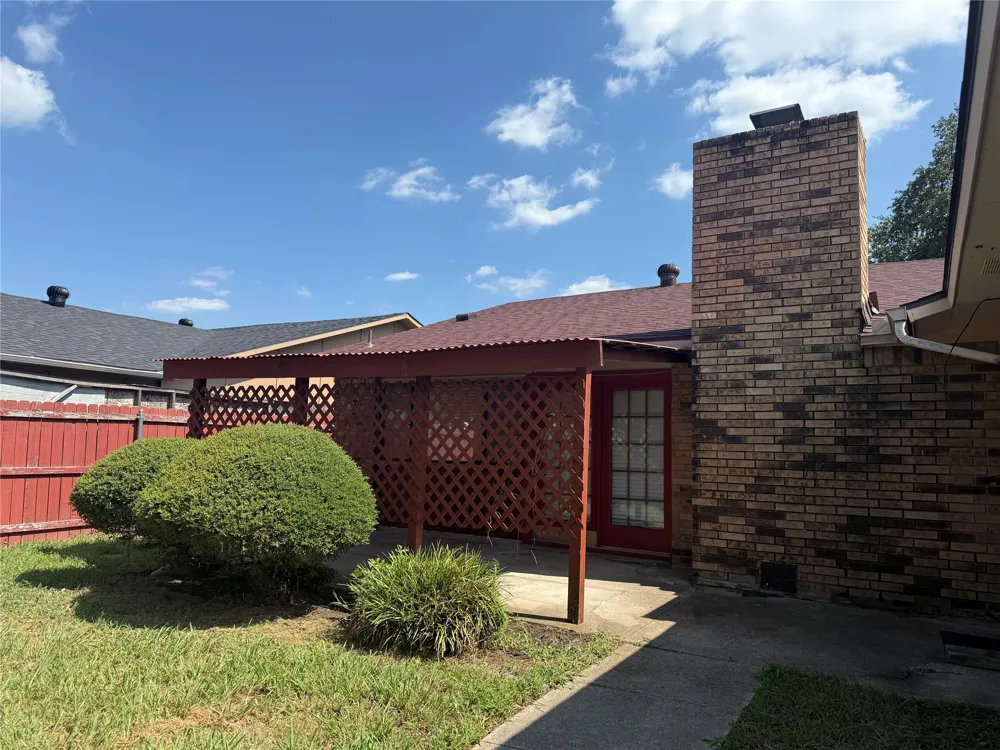2114 Burrows Trail Grand Prairie, TX 75052