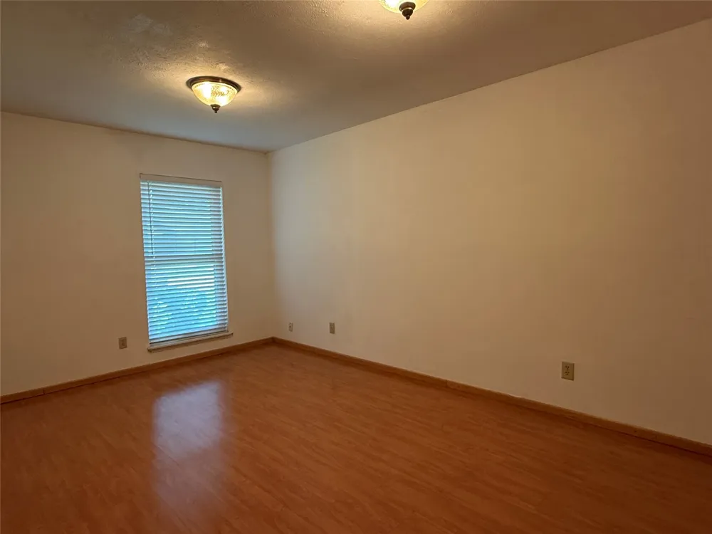 2114 Burrows Trail Grand Prairie, TX 75052