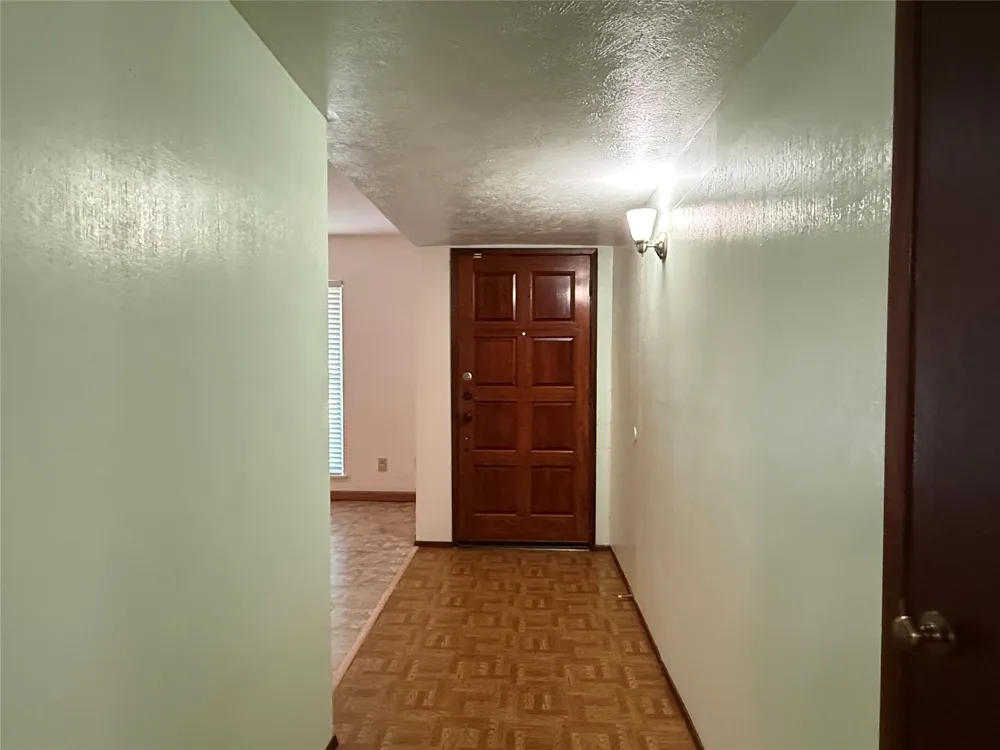 2114 Burrows Trail Grand Prairie, TX 75052