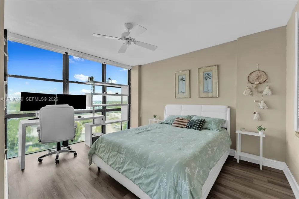 1000 Parkview Dr #1007 Hallandale Beach, FL 33009