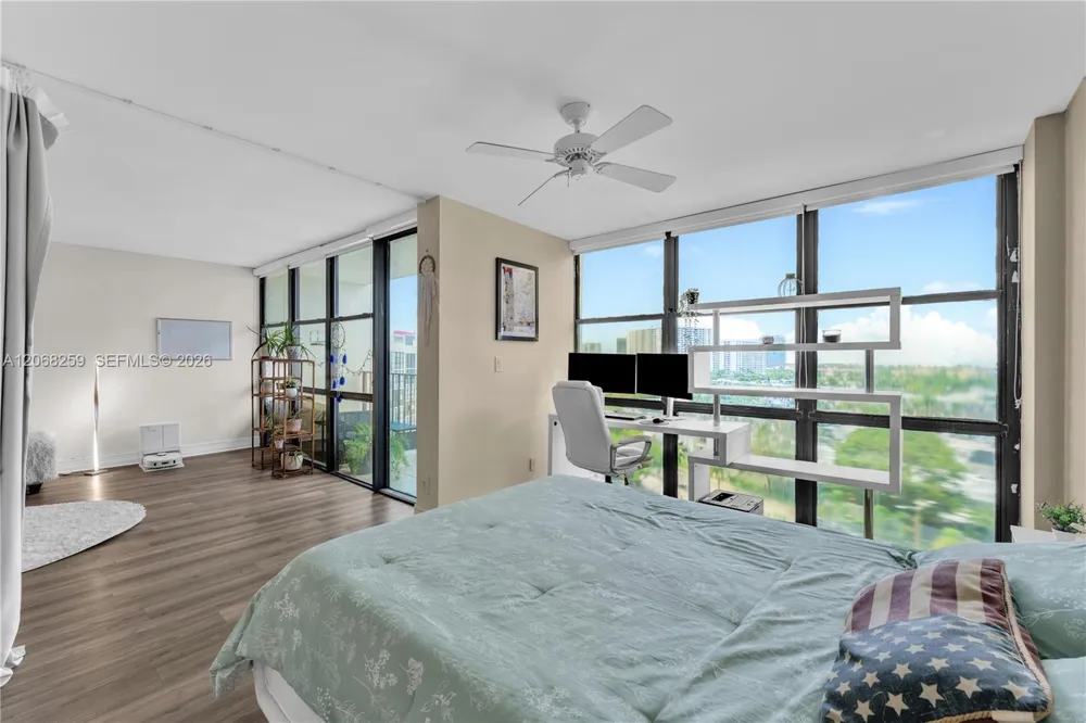 1000 Parkview Dr #1007 Hallandale Beach, FL 33009