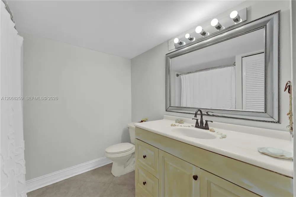 1000 Parkview Dr #1007 Hallandale Beach, FL 33009