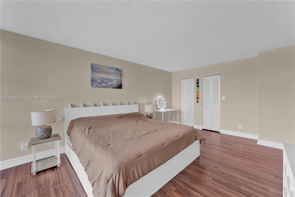 1000 Parkview Dr #1007 Hallandale Beach, FL 33009