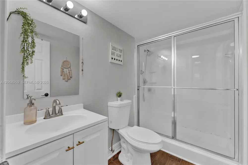 1000 Parkview Dr #1007 Hallandale Beach, FL 33009